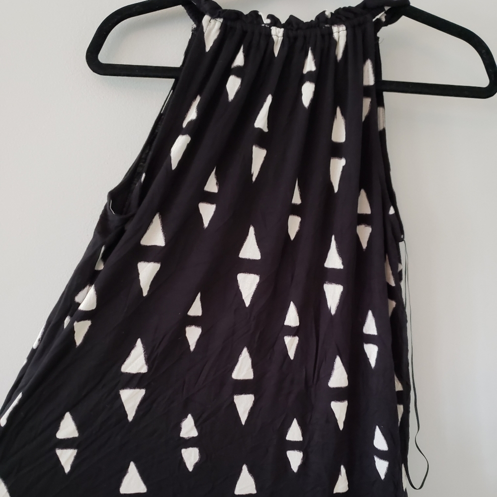 Geometric patterned tank top